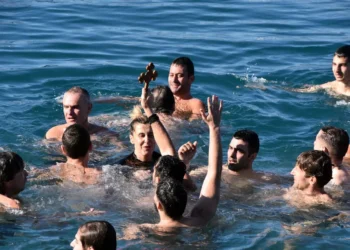 Με λαμπρότητα ο εορτασμός των Θεοφανίων σε όλη τη χώρα