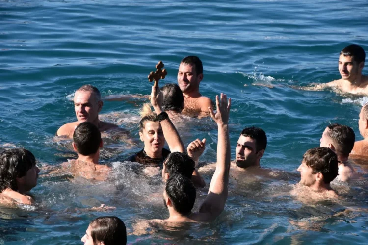 Με λαμπρότητα ο εορτασμός των Θεοφανίων σε όλη τη χώρα