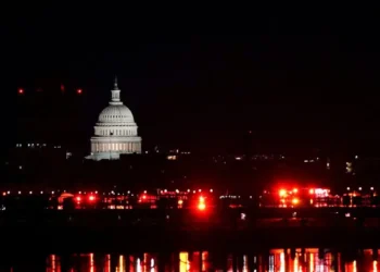 Ουάσινγκτον: Όλα τα σενάρια για το πώς συνέβη η σύγκρουση αεροπλάνου και ελικοπτέρου: «Οι πιλότοι δεν είδαν το ελικόπτερο»
