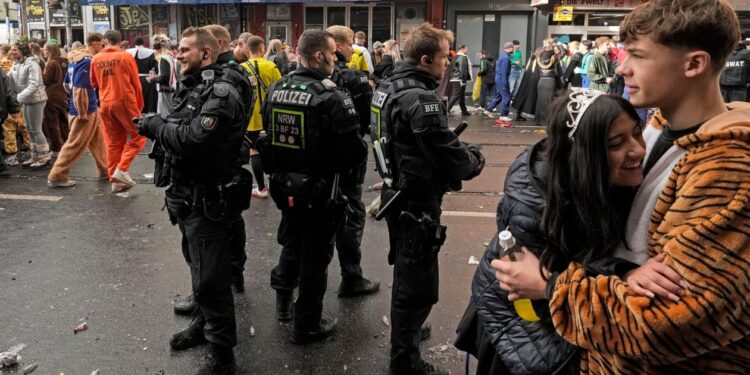 Στόχος του Ισλαμικού Κράτους το καρναβάλι της Κολωνίας – Συναγερμός από αναρτήσεις στο διαδίκτυο