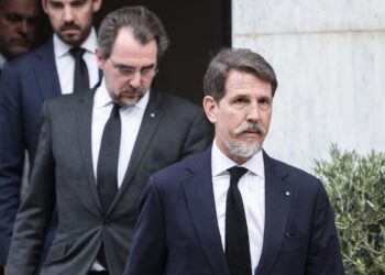 Καθηγητής Δικαίου κατά Ντε Γκρες: Απαγορεύονται οι τίτλοι ευγενείας και διακρίσεως