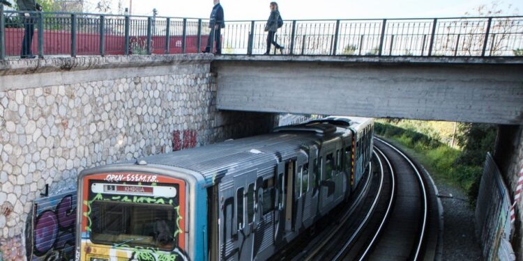 «Σκανάρονται» 40 πεζογέφυρες σε Ηλεκτρικό και Μετρό – Έχουν να ελεγχθούν 20 χρόνια