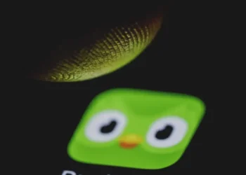 «Πέθανε» η πράσινη κουκουβάγια του Duolingo – «Αντί για λουλούδια, κάντε ένα μάθημα»