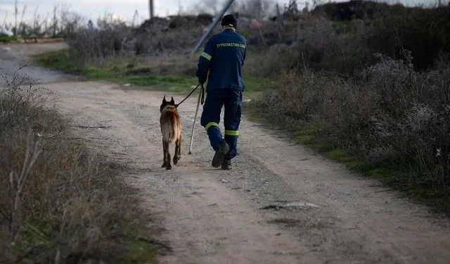 Στη Σαντορίνη η ΕΜΑΚ – Σκηνές και σκυλιά υπό τον φόβο ισχυρού σεισμού