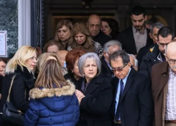 Βασίλης Καλογήρου: Ο διάλογος της Σοφίας Αποστολάκη με τη Μαρία Καρυστιανού – «Εσείς το πήρατε καμένο, εγώ το πήρα φαγωμένο»