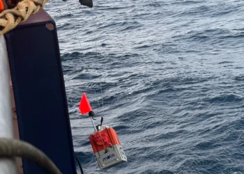 Διεθνής ερευνητική ομάδα εγκαθιστά υποθαλάσσιους σεισμογράφους για να μελετήσει το ηφαίστειο του Κολούμπου της Σαντορίνης