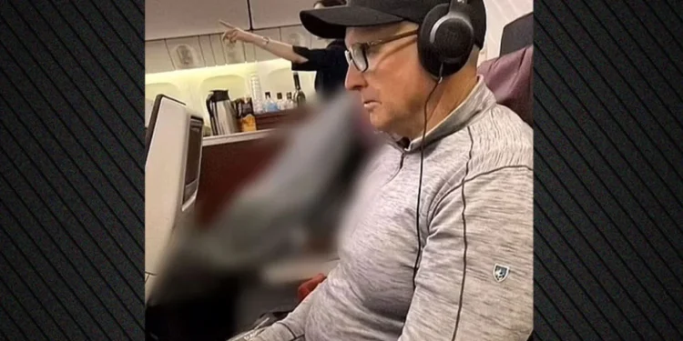 Επιβάτιδα πέθανε εν πτήσει και έβαλαν τη σορό της δίπλα σε ζευγάρι επί τέσσερις ώρες