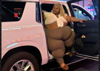 Σάλος στις ΗΠΑ: Ταξί αρνήθηκε σε παχύσαρκη ράπερ τη μεταφορά – «Θα σκάσουν τα λάστιχά μου» (βίντεο)