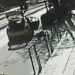 Για 12 ευρώ με πέταξε έξω από το ταξί και σύρθηκα στον δρόμο, λέει θύμα του οδηγού που αφαιρούσε κάρτες επιβατών