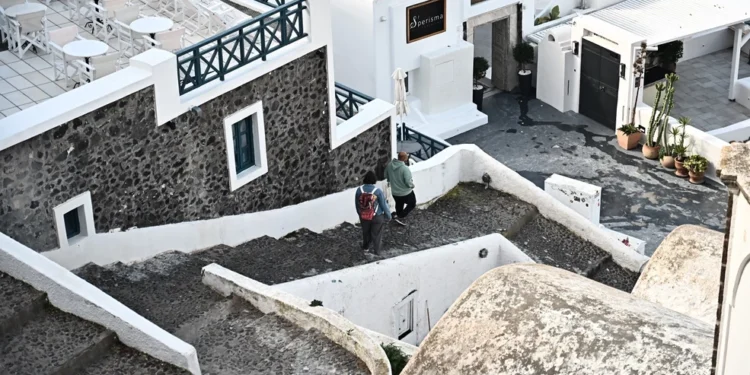 Σεισμοί στη Σαντορίνη: Κινδυνεύουν περισσότερο τα σπίτια με την… καλύτερη θέα