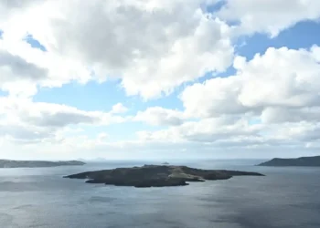 Σαντορίνη: Παλιρροιογράφος τοποθετήθηκε σε ακτή του νησιού για τον κίνδυνο τσουνάμι μετά από σεισμό