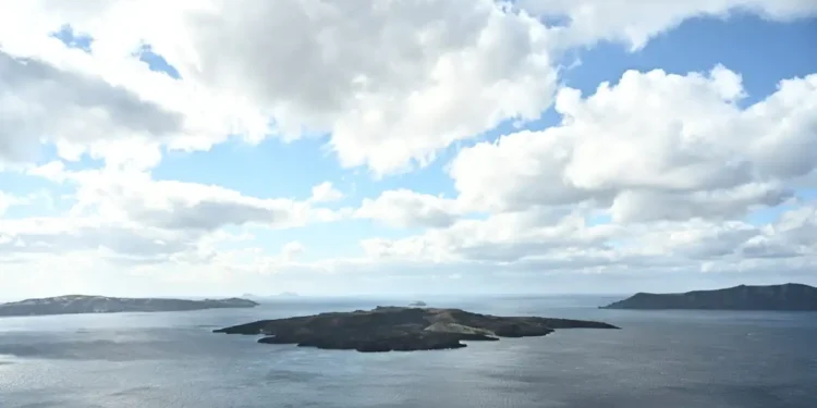 Σαντορίνη: Παλιρροιογράφος τοποθετήθηκε σε ακτή του νησιού για τον κίνδυνο τσουνάμι μετά από σεισμό