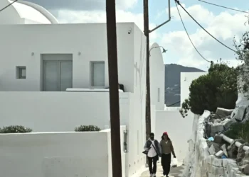 Σεισμοί στη Σαντορίνη: Νέα ισχυρή δόνηση 5 Ρίχτερ – «Το μάγμα του ηφαιστείου ενεργοποιεί τα ρήγματα» λέει ο Τσελέντης