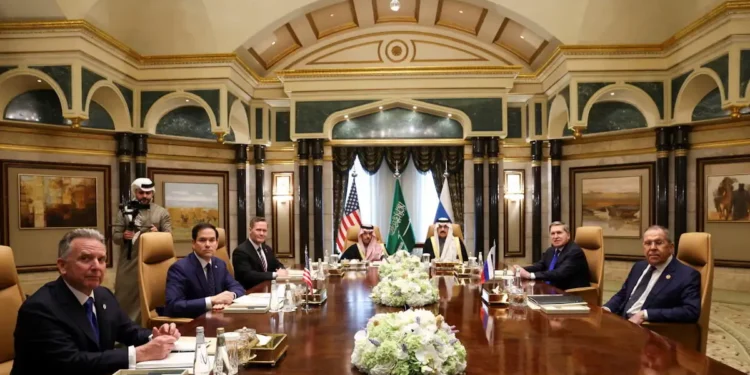 Σε εξέλιξη η συνάντηση Ρούμπιο με Λαβρόφ για τον τερματισμό του πολέμου στην Ουκρανία