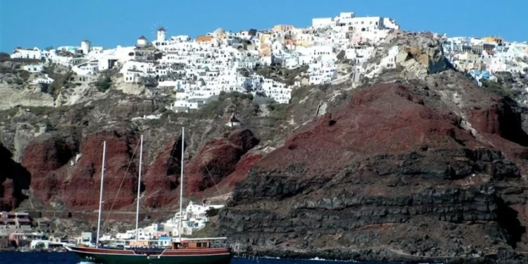 Καρύδης: «Αν ο σεισμός έρθει από τη θάλασσα, τα κτίρια στην Καλντέρα θα πέσουν»