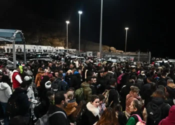 Σεισμοί στη Σαντορίνη: Το αδιαχώρητο στο λιμάνι – Μπαράζ σεισμικών δονήσεων πάνω από 4 Ρίχτερ από το πρωί