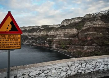 Σεισμοί στις Κυκλάδες: Δονήσεις 4 και 4,3 Ρίχτερ μέσα σε 5 λεπτά – Εντείνεται η αγωνία, ερήμωσε η Σαντορίνη