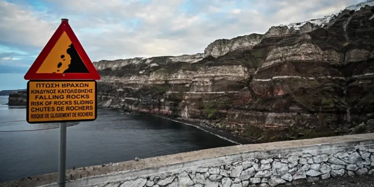 Σεισμοί στις Κυκλάδες: Δονήσεις 4 και 4,3 Ρίχτερ μέσα σε 5 λεπτά – Εντείνεται η αγωνία, ερήμωσε η Σαντορίνη