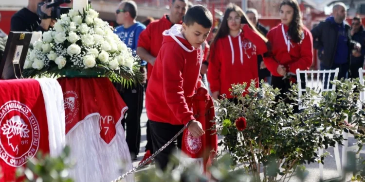 Η ματωμένη Κυριακή του ελληνικού ποδοσφαίρου: Βουβός θρήνος για τη θύρα 7 – Πέρασαν 44 χρόνια από την τραγωδία