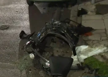 Καισαριανή: Σοκαριστικό βίντεο από το τροχαίο δυστύχημα – Η μοτοσικλέτα “καρφώθηκε” στο ΙΧ