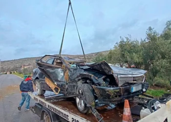 Τροχαίο δυστύχημα με νεκρό έναν 15χρονο στη Φυλή – Το αυτοκίνητο έγινε σμπαράλια