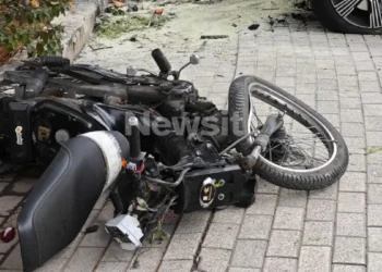 Νέο Ψυχικό: Πως 88χρονη οδηγός προκάλεσε το τροχαίο δυστύχημα – «Το ΙΧ ήταν ανεξέλεγκτο, βγήκε στο αντίθετο ρεύμα και “καρφώθηκε” στην πλατεία»