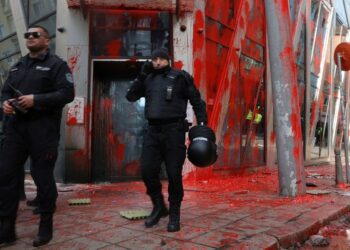 Βουλγαρία: Βανδάλισαν κτίριο της ΕΕ στη Σόφια σε διαδήλωση κατά της ένταξης της χώρας στο ευρώ