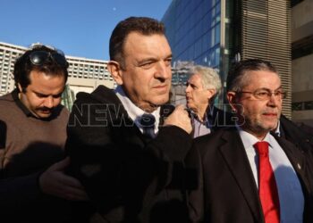 Νίκος Παπαδόπουλος: «Κατέβασα τους πίνακες για να μην τους δουν τα παιδιά – Θα πληρώσω τις ζημιές»