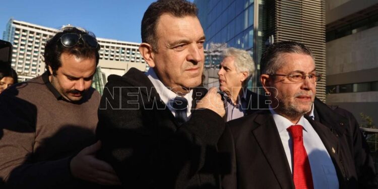 Νίκος Παπαδόπουλος: «Κατέβασα τους πίνακες για να μην τους δουν τα παιδιά – Θα πληρώσω τις ζημιές»