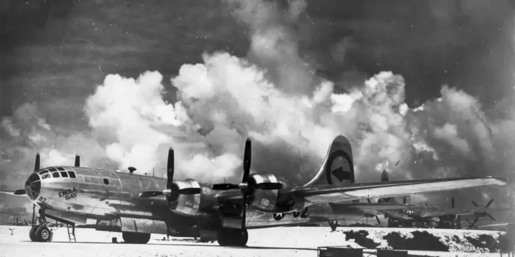 Διέγραψαν μέχρι και το αεροσκάφος Enola Gay – Ο στρατός με εντολή Τραμπ σβήνει από τα αρχεία του την ιστορία για να μην γίνονται αναφορές σε μειονότητες