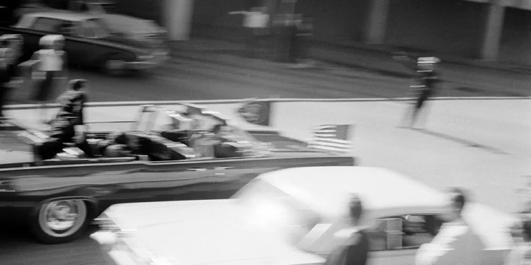 Τι αναφέρουν τα απόρρητα έγγραφα για τη δολοφονία Κένεντι που ήρθαν στο φως