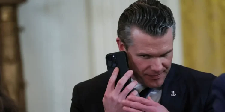 Θύελλα στις ΗΠΑ μετά τη γκάφα του Λευκού Οίκου: Έστελναν πολεμικά σχέδια κατά των Χούθι σε δημοσιογράφο – «Είναι αναξιόπιστος» απαντά ο Χέγκσεθ