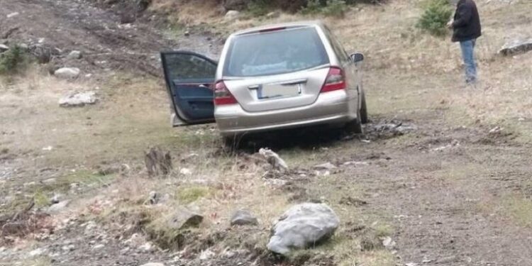 Άγραφα: Νεκροφόρα πήρε λάθος δρόμο λόγω GPS και εγκλωβίστηκε στις λάσπες