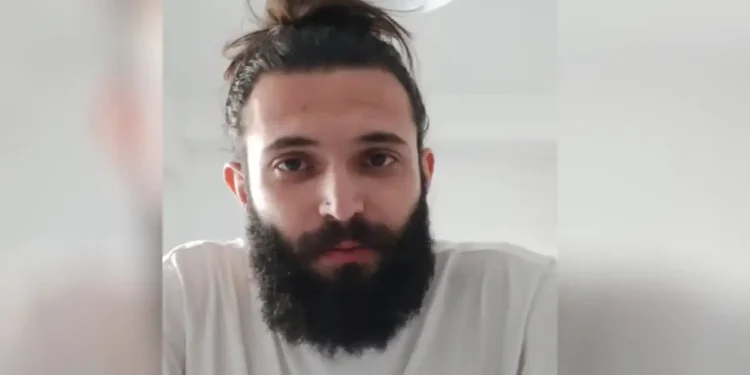 Τέμπη: Αστυνομικοί προσήγαγαν και ειρωνεύτηκαν τον πολυτραυματία Αντώνη Αντωνίου – Η συγκλονιστική ανάρτηση της μητέρας του