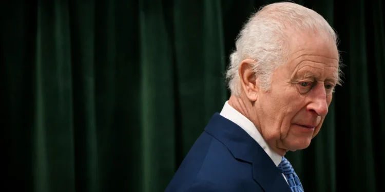 Ο βασιλιάς Κάρολος μεταφέρθηκε σε νοσοκομείο, λόγω παρενεργειών της θεραπείας για τον καρκίνο – Ακυρώνει υποχρεώσεις