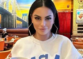 Δήμητρα Αλεξανδράκη: Η πρώτη μου σχέση ήταν με γυναίκα, δεν ήμουν σίγουρη ότι είμαι κορίτσι(Βίντεο)