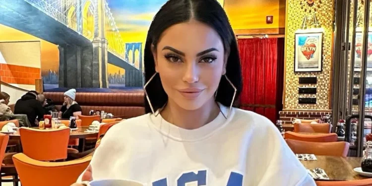 Δήμητρα Αλεξανδράκη: Η πρώτη μου σχέση ήταν με γυναίκα, δεν ήμουν σίγουρη ότι είμαι κορίτσι(Βίντεο)