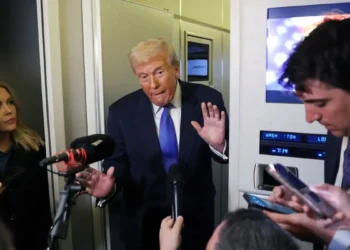 Ο Τραμπ τρελαίνει κόσμο με τους δασμούς σε χάλυβα και αλουμίνιο από τον Καναδά: Πήρε πίσω το 50%