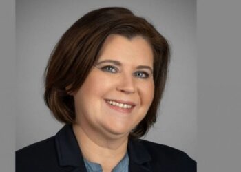 Παραιτήθηκε η Ισλανδή υπουργός Παιδικών Υποθέσεων – Αποπλάνησε 15χρονο και απέκτησε το παιδί του