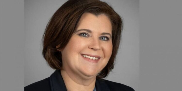 Παραιτήθηκε η Ισλανδή υπουργός Παιδικών Υποθέσεων – Αποπλάνησε 15χρονο και απέκτησε το παιδί του