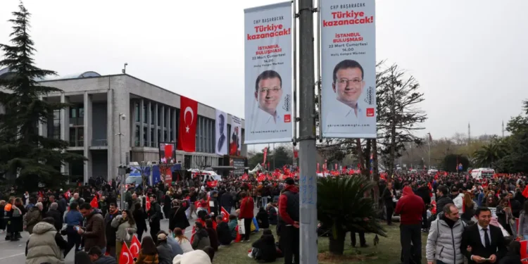 Ο Εκρέμ Ιμάμογλου καρατομήθηκε από δήμαρχος Κωνσταντινούπολης μετά την προφυλάκισή του για διαφθορά