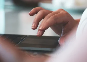 Προπληρωμένη κάρτα: Ποια επιδόματα εντάσσονται, τι πρέπει να γνωρίζουν όσοι είναι δικαιούχοι