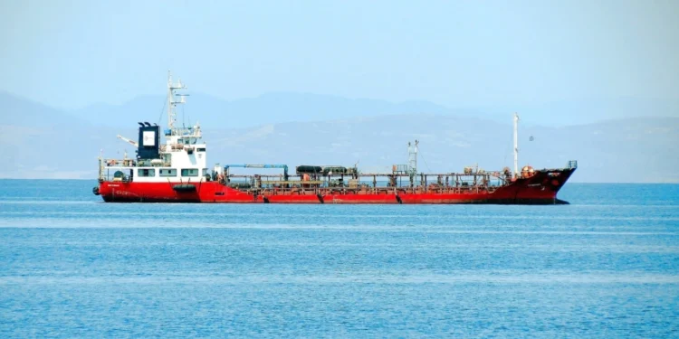 Γερμανία: Κατέσχεσε τάνκερ του σκιώδους στόλου της Ρωσίας, που μετέφερε 100.000 τόνους πετρελαίου