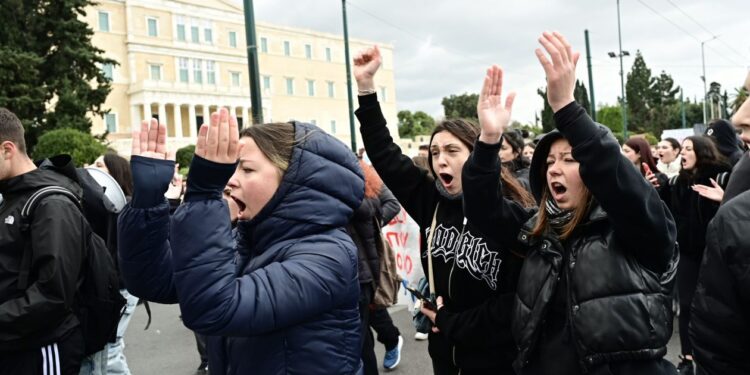 Τέμπη: Νέες συγκεντρώσεις σε Αθήνα και Θεσσαλονίκη – Μεγάλη συναυλία στο Σύνταγμα στις 19:00