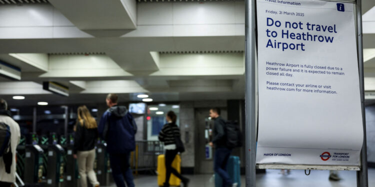 Χίθροου: Επαναλειτουργεί μετά την πυρκαγιά και το ταξιδιωτικό χάος το αεροδρόμιο