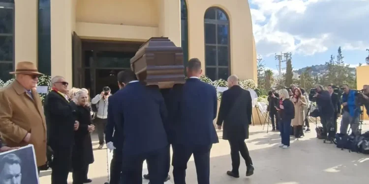 Αλέξης Κούγιας: Το τελευταίο αντίο στον ποινικολόγο – Τραγικές φιγούρες τα παιδιά του