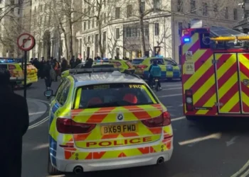 Φορτηγάκι έπεσε πάνω σε πεζούς στο κεντρικό Λονδίνο