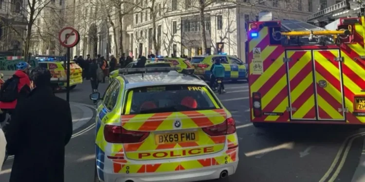 Φορτηγάκι έπεσε πάνω σε πεζούς στο κεντρικό Λονδίνο