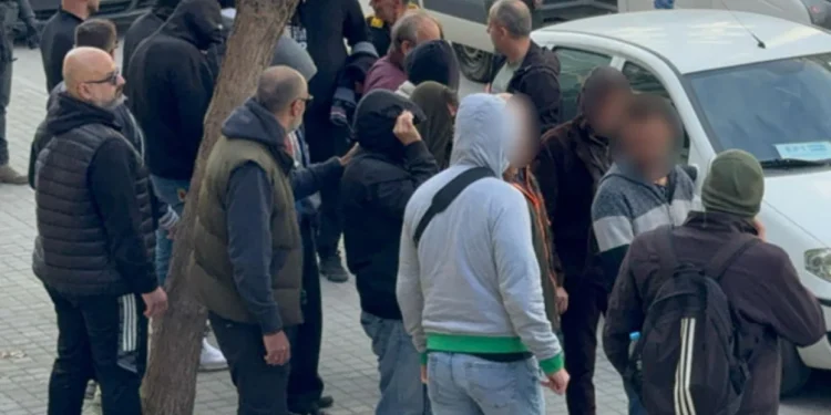 Στα δικαστήρια Θεσσαλονίκης οι 14 από τους συλληφθέντες για αρχαιοκαπηλία – Δείτε βίντεο και φωτογραφίες