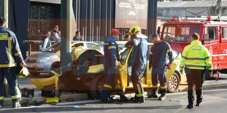 Πέθανε η 61χρονη επιβάτιδα του ταξί που καρφώθηκε σε κολώνα στην Πειραιώς